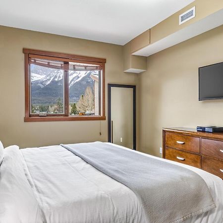 Alluring Mountain View Condo - Right In The Heart Of Downtown - Managed By Little Sister Getaways Canmore Zewnętrze zdjęcie